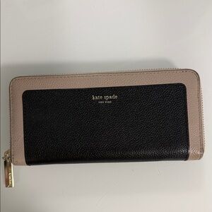 Kate Spade Black and Tan Zip Wallet